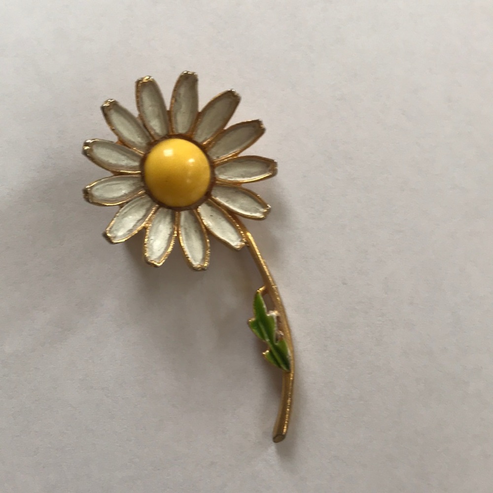 Vintage Weiss Daisy Pin